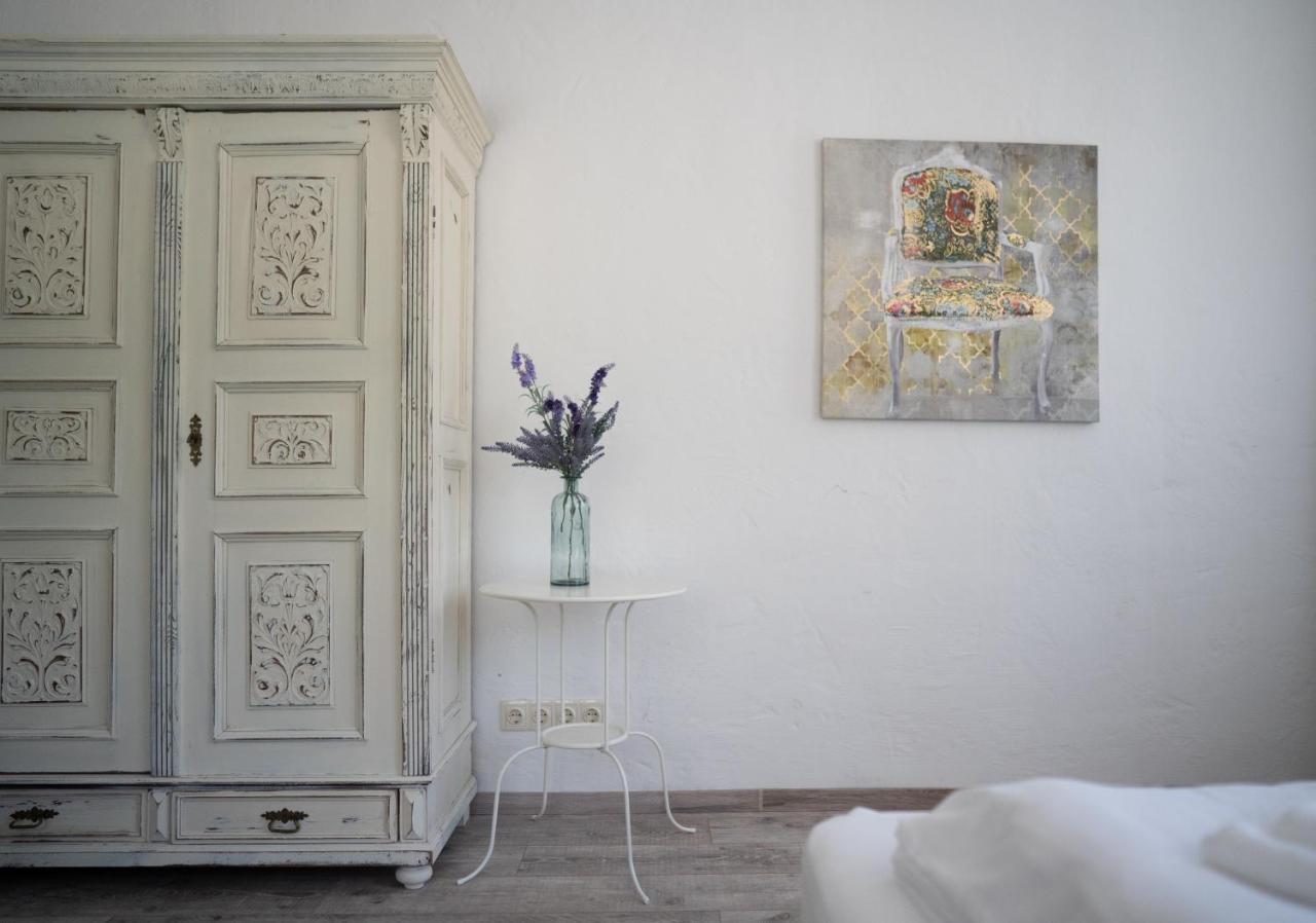 Pajta Apartman Es Vendeghaz Tata Buitenkant foto