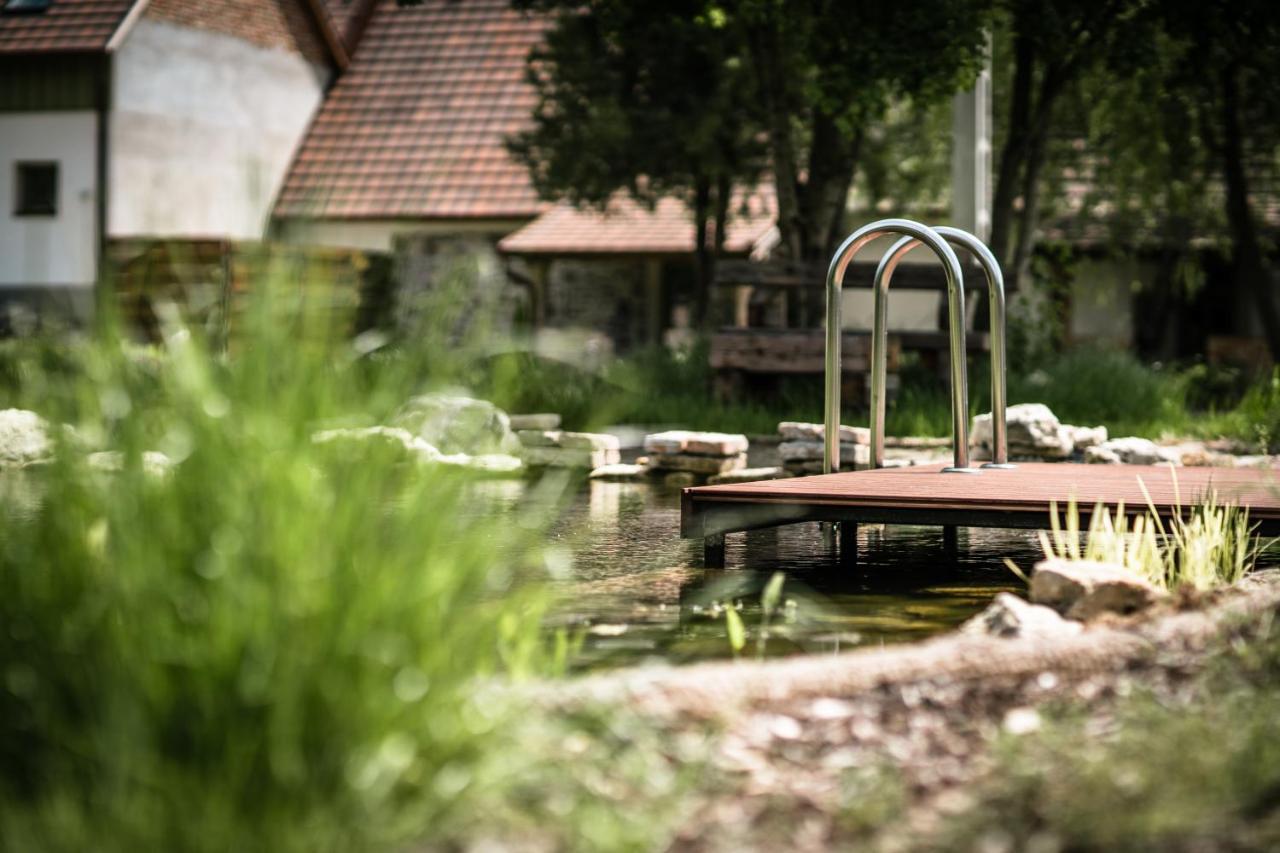 Pajta Apartman Es Vendeghaz Tata Buitenkant foto