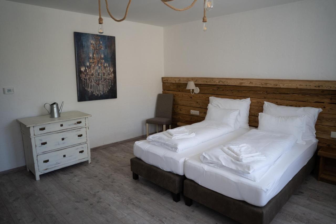Pajta Apartman Es Vendeghaz Tata Buitenkant foto