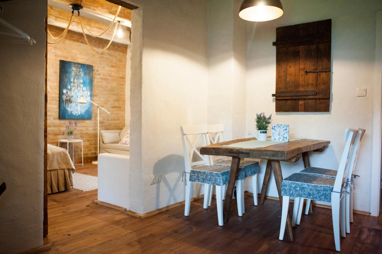 Pajta Apartman Es Vendeghaz Tata Buitenkant foto