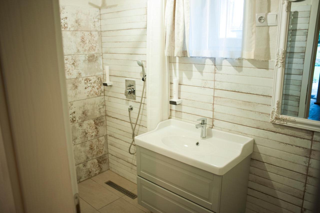 Pajta Apartman Es Vendeghaz Tata Buitenkant foto