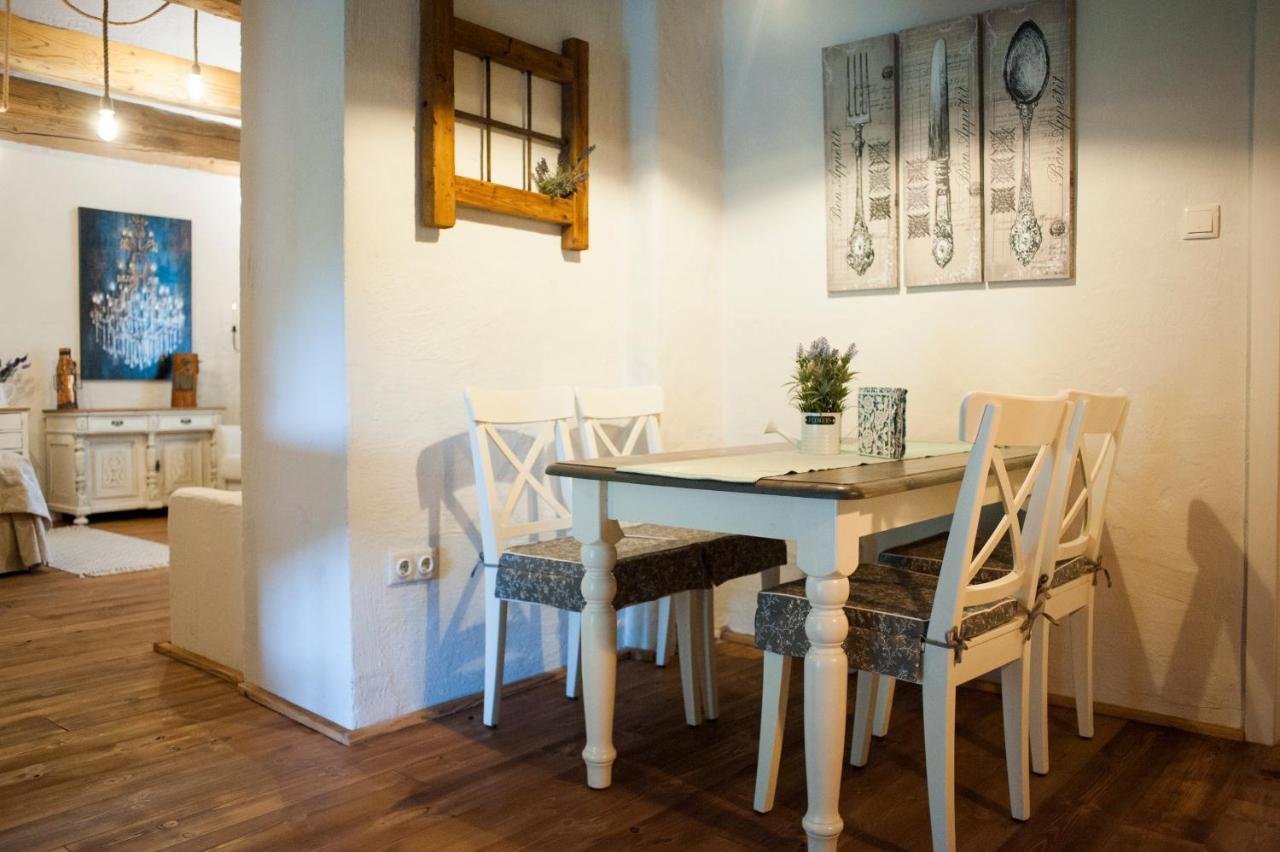Pajta Apartman Es Vendeghaz Tata Buitenkant foto