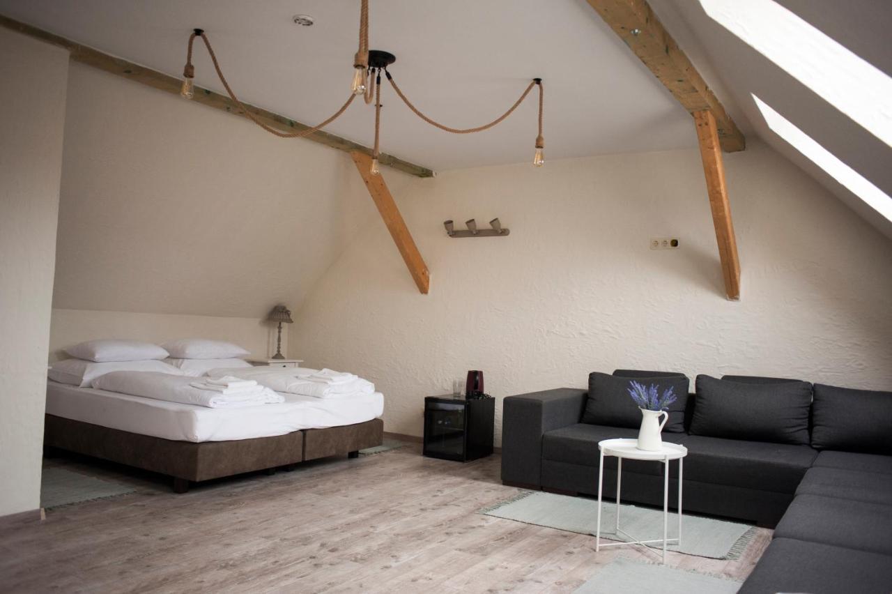 Pajta Apartman Es Vendeghaz Tata Buitenkant foto