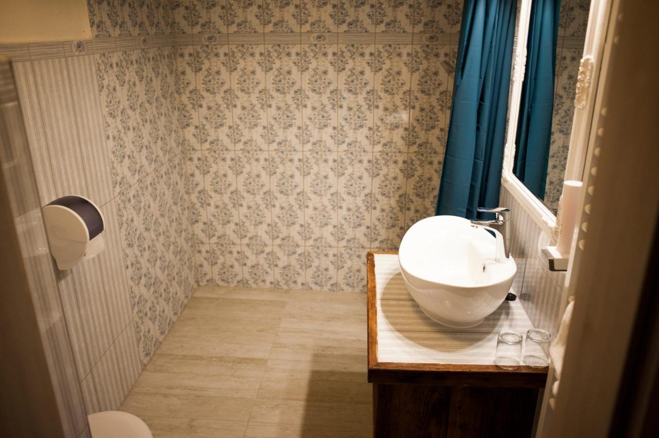 Pajta Apartman Es Vendeghaz Tata Buitenkant foto