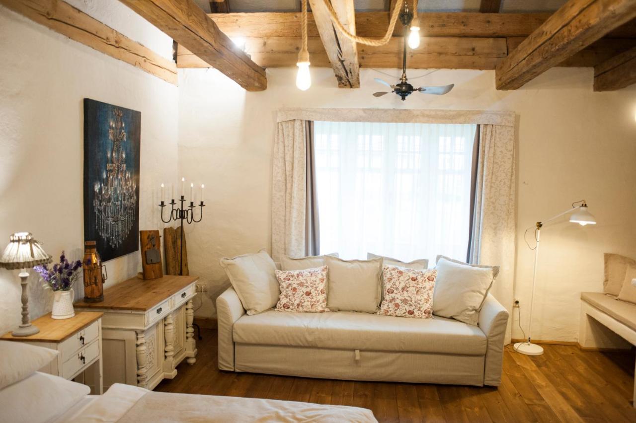 Pajta Apartman Es Vendeghaz Tata Buitenkant foto