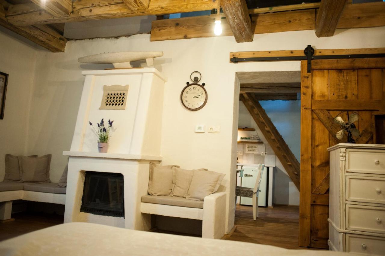 Pajta Apartman Es Vendeghaz Tata Buitenkant foto