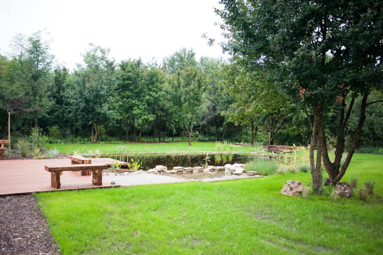 Pajta Apartman Es Vendeghaz Tata Buitenkant foto