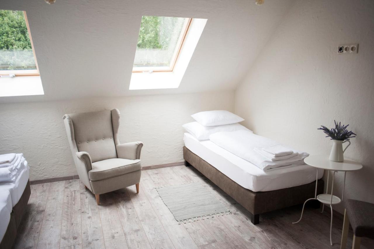 Pajta Apartman Es Vendeghaz Tata Buitenkant foto