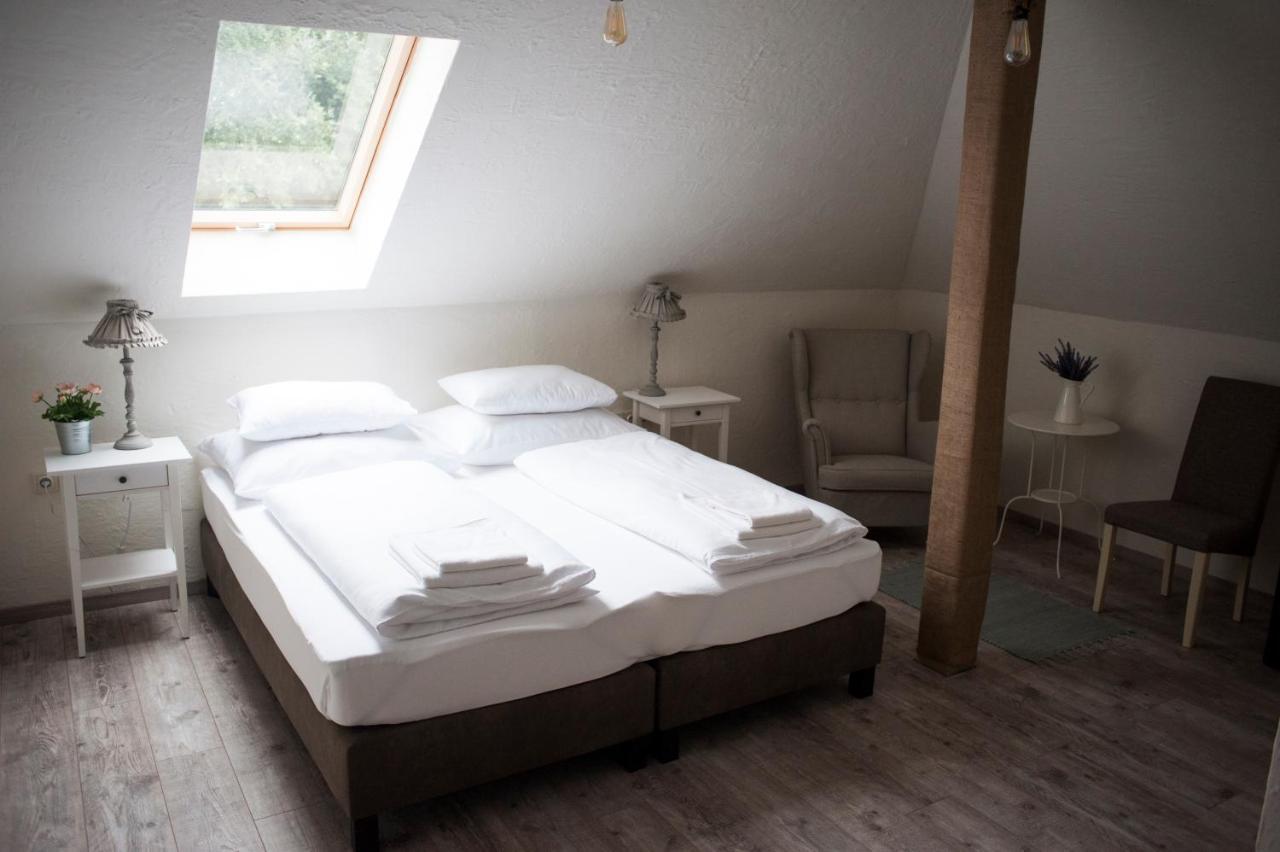 Pajta Apartman Es Vendeghaz Tata Buitenkant foto